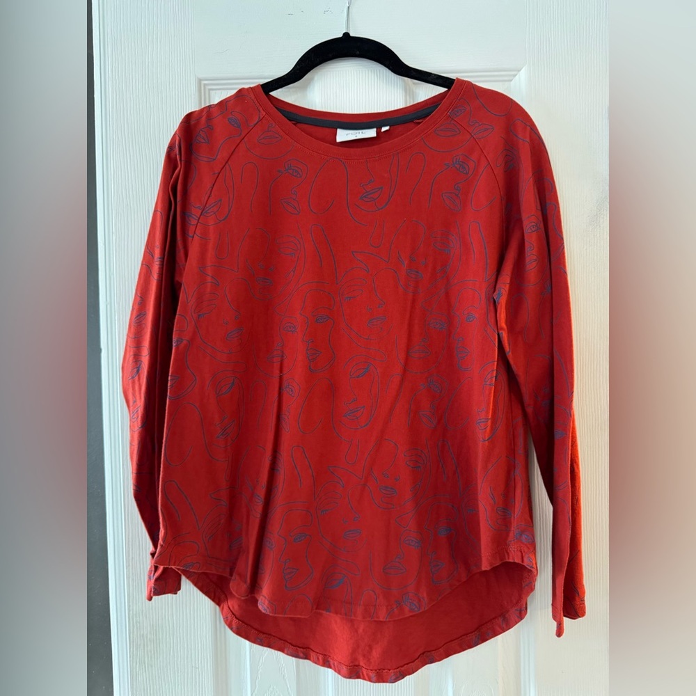 Foil brand Red Graphic Women's Top